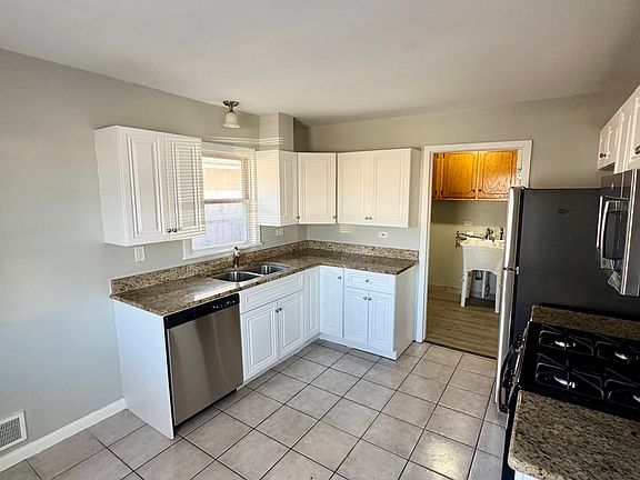 4th image of 7609 Lockwood Ave