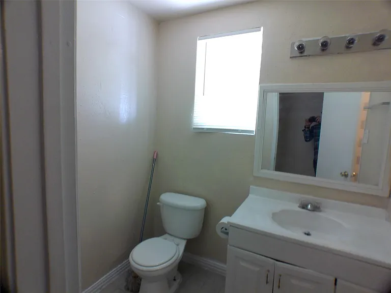 1301 Glenmore Dr — Photo 21