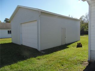 609 Lambert St, Belpre, OH 45714