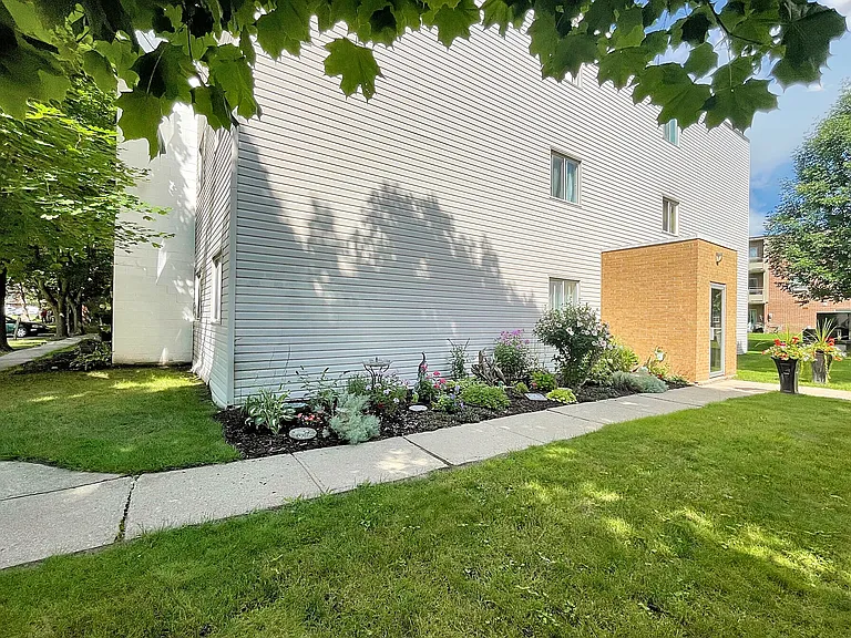 66 Devonshire Ave — Photo 4