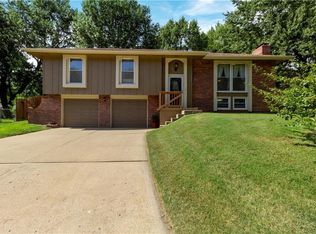 1917 NE Grant Cir, Blue Springs, MO 64014