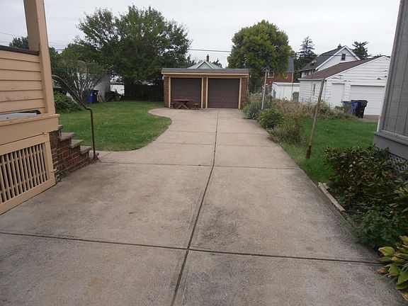 3rd image of 5524 Northcliff Ave