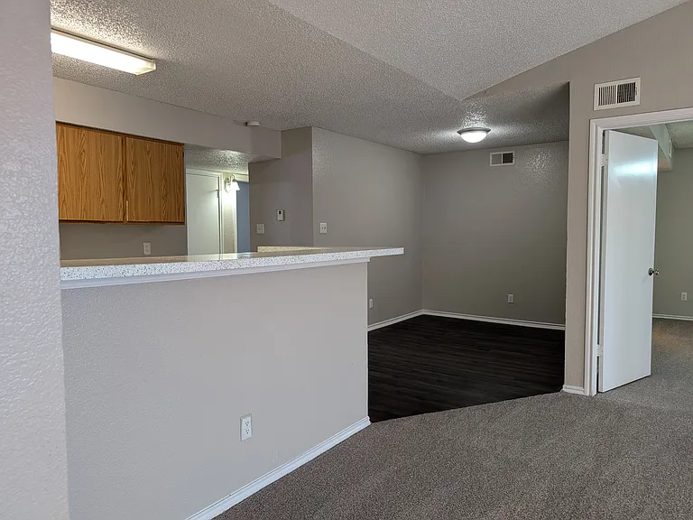 Lakeview Apartments — Photo 37