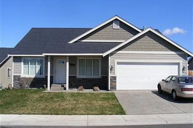 107 W Courtney Ct — Photo 1
