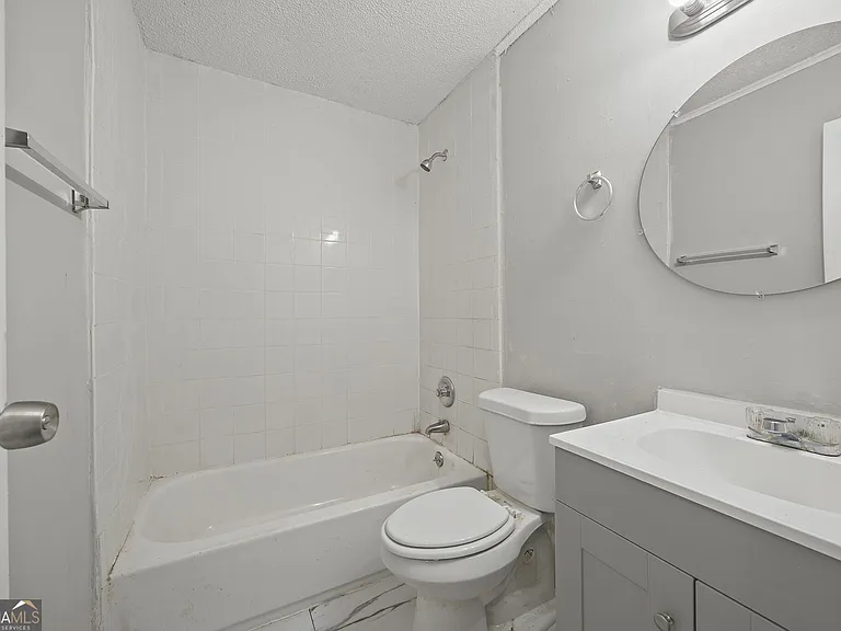 2830 Village Green Dr — Photo 8