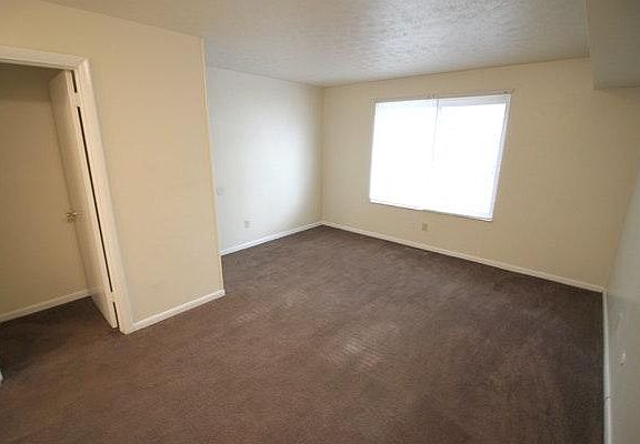 5th image of 88 E Lane Ave APT 5