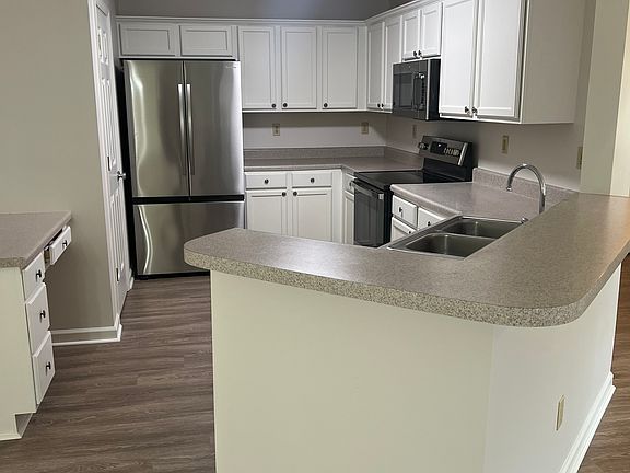 4th image of 9148 Chimneyrock Blvd