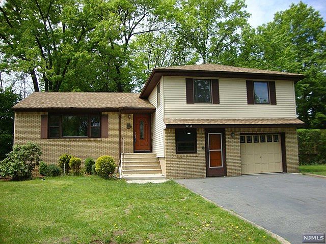1st image of 38-18 Allwood Pl #1X