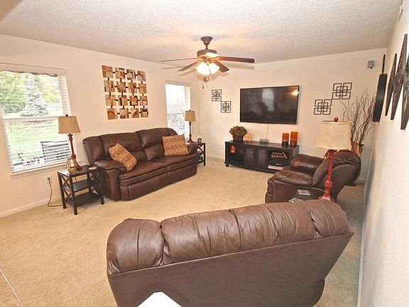 3rd image of 782 Blue Moon Ct