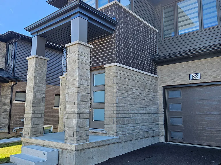 82 Acacia Rd — Photo 2