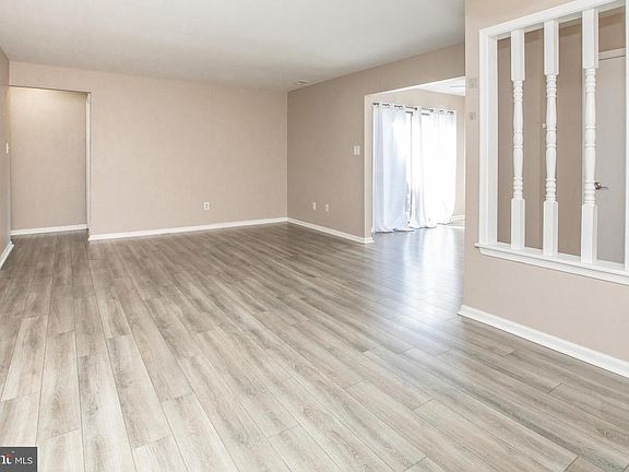 4th image of 19 Canterbury Ct