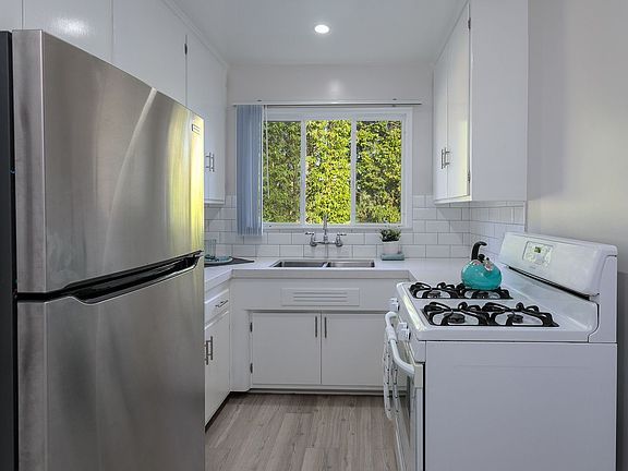 2nd image of 1810 Milan Ave