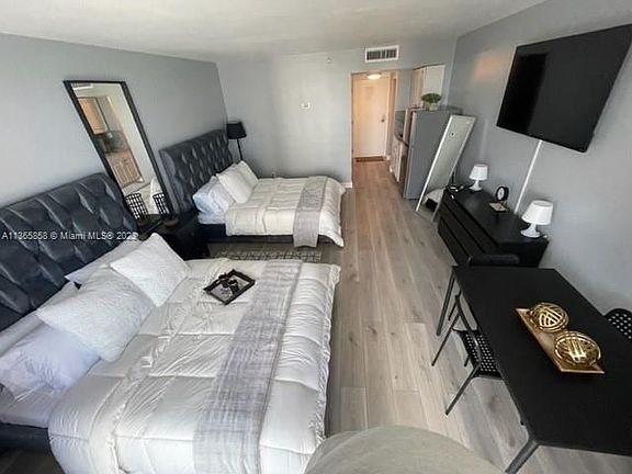 3rd image of 19201 SE Collins Ave #1005