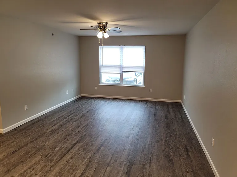 Creekside Apartments — Photo 22