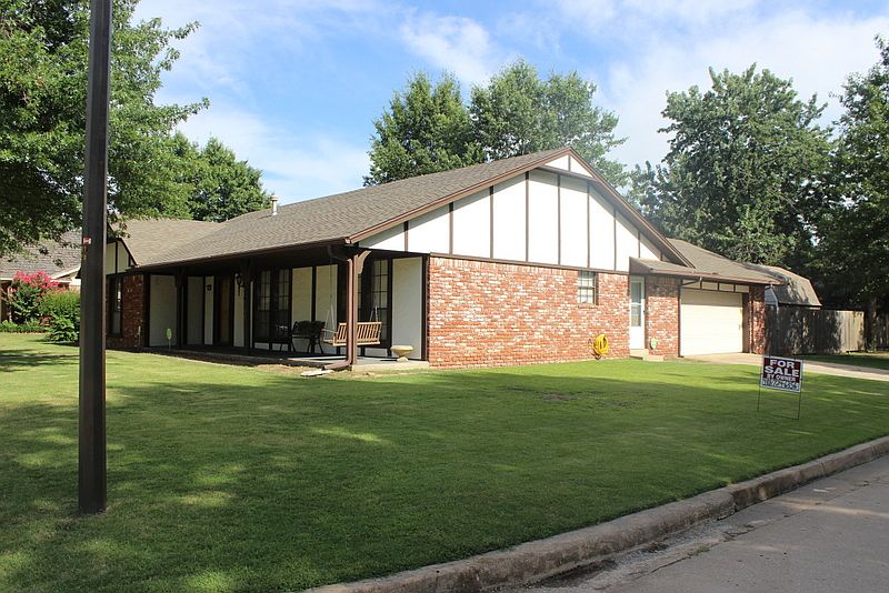 2nd image of 913 W Twin Oaks Dr