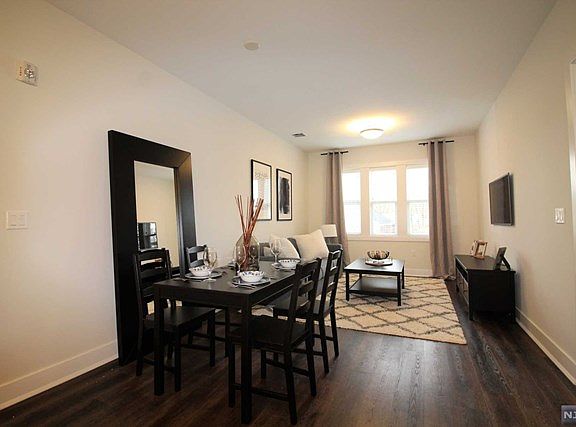 4th image of 313 Woodland Pl APT 105
