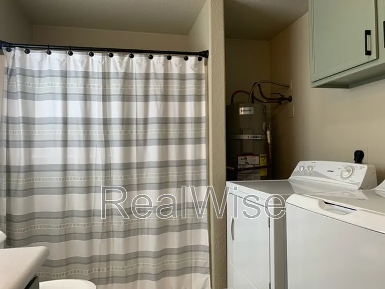 926 1/2 SW Greenwood Ave — Photo 12
