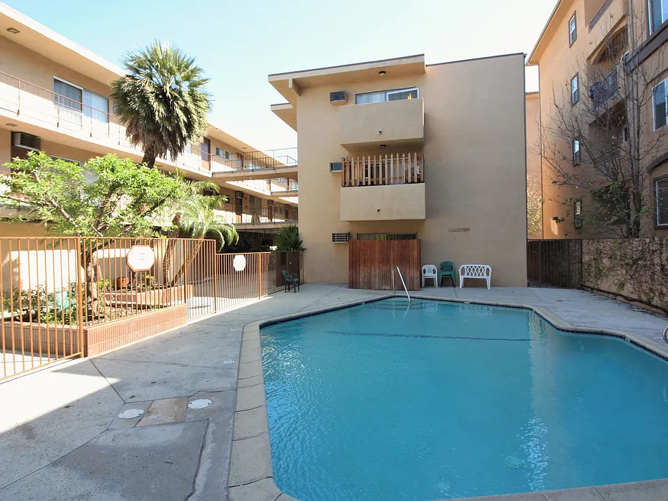 8123 - Sepulveda Apartments