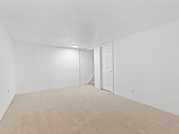 4th image of 611 E Empire Ave