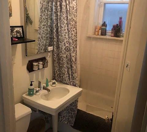 2nd image of 1232 W Albion Ave APT 1C