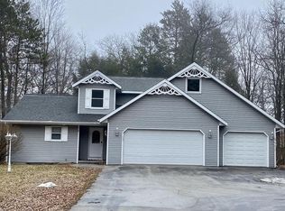 N2032 Bonnie Ln, Marinette, WI 54143