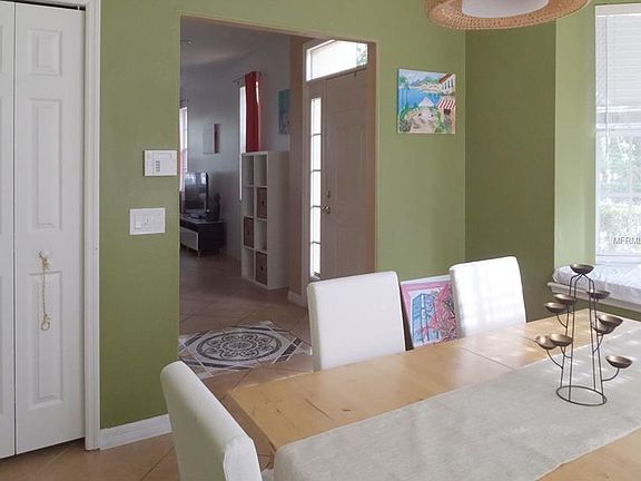4th image of 751 Vallance Way NE