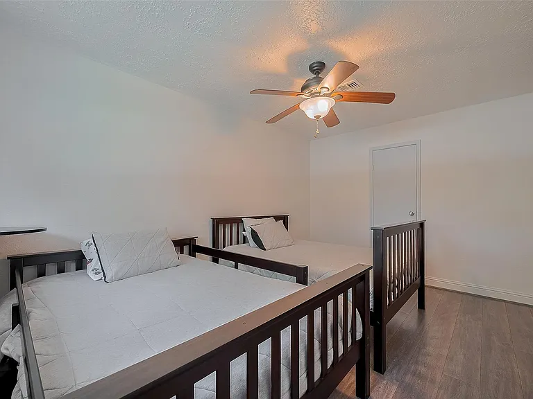 9526 Sandy Ln — Photo 23