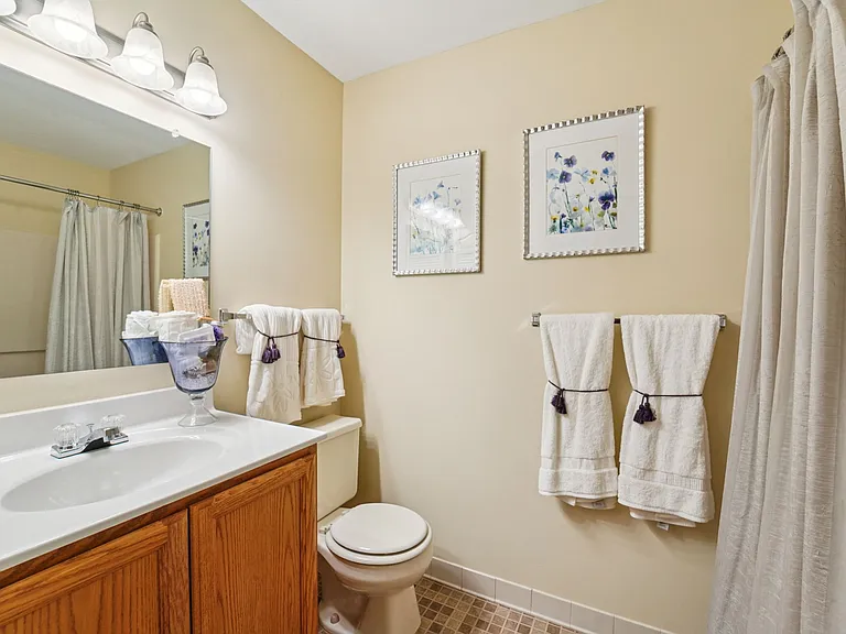 2 Bedrooms, 2 Full Bathrooms, 1147 Square Feet - Main Water Closet