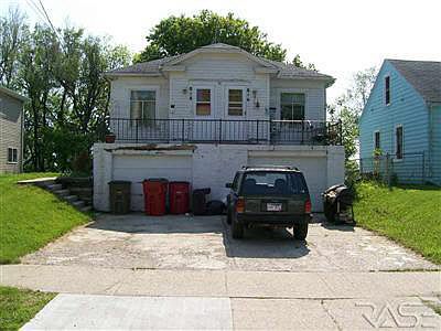 2nd image of 816-818 N Dakota Ave