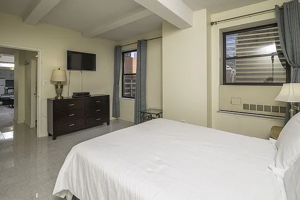 Rented by (Legacy) SLC Realty | media 30