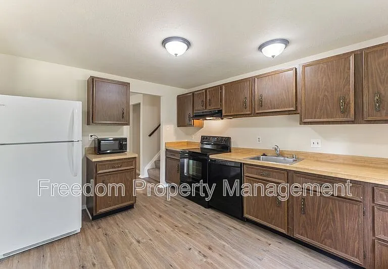 2516 Tabor Ct — Photo 10