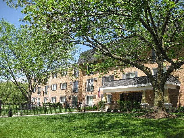 1st image of 580 E Lawrence Ave #105