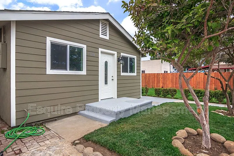 2 bed, 2.5 bath, 990 sqft, $2,895 — Photo 1