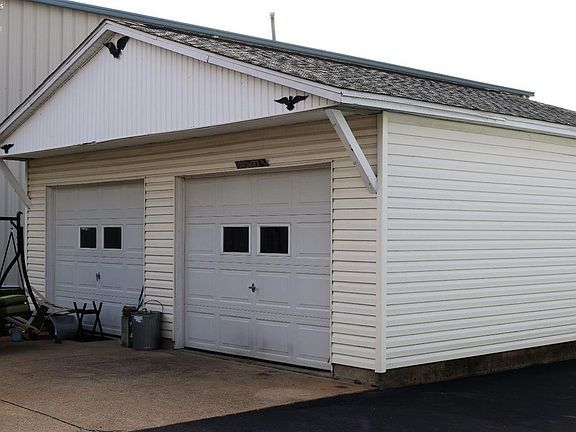 3rd image of 2206 River Ave