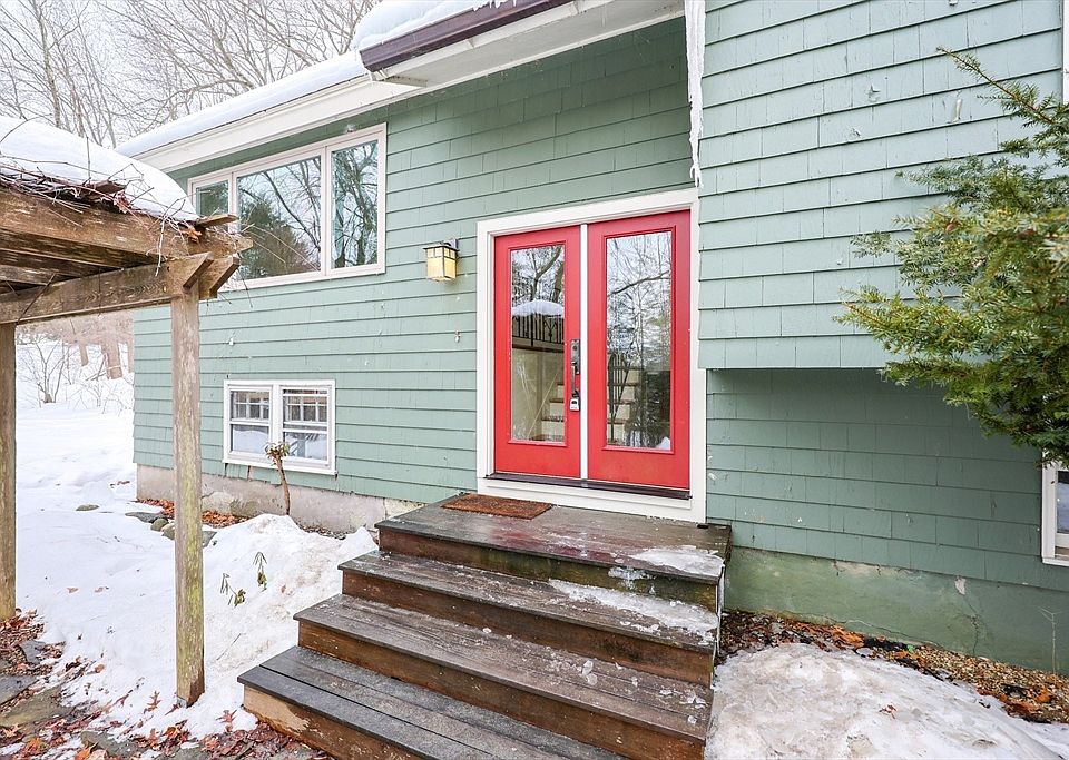 1st image of 7 Hillcrest Dr
