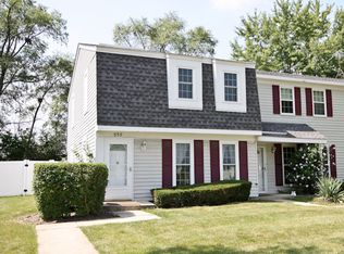 559 Westminster Cir, Roselle, IL 60172