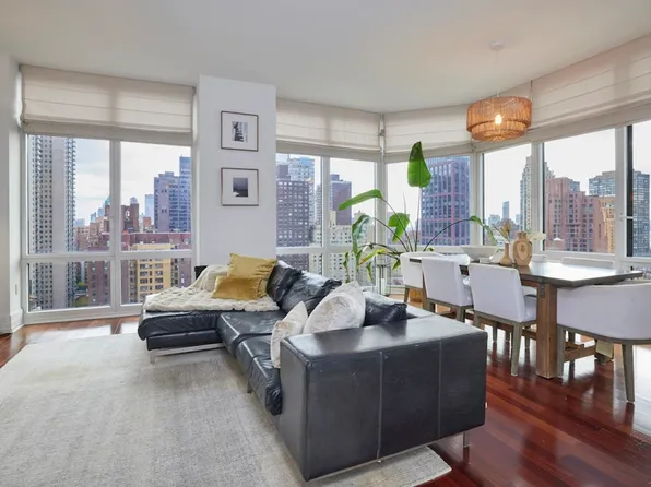 300 East 55th Street image 1 of 12