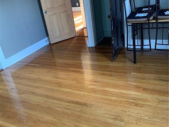 5th image of 226 Sargeant St