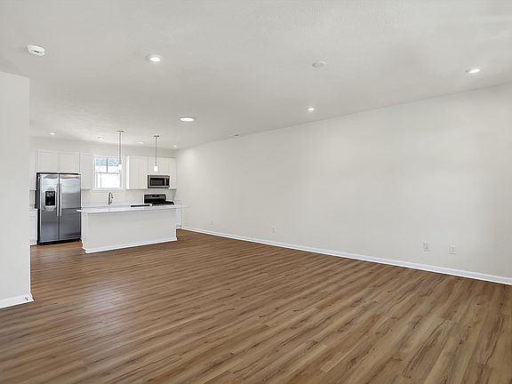 3rd image of 3889 Wren Dr
