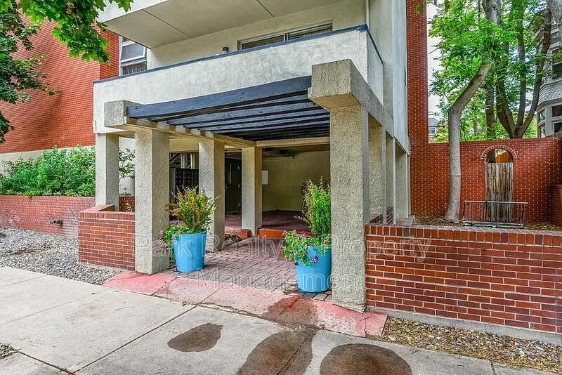 1267 N Lafayette St #204