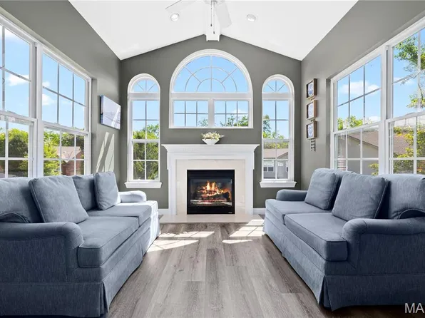 114 Long And Winding Rd, Saint Peters, MO 63376