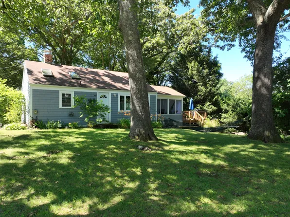 60 Pettaquamscutt Lake Rd, Saunderstown, RI 02874