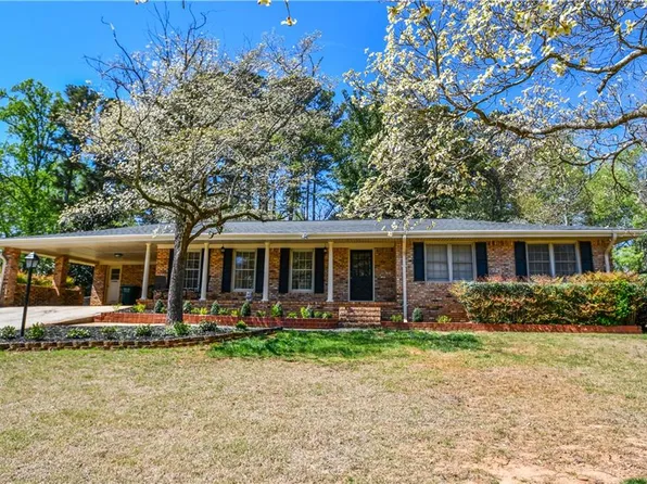 1325 Maple Dr SW, Lilburn, GA 30047