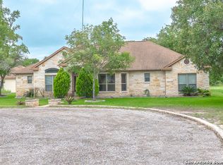848 Killarney Rd, Floresville, TX 78114