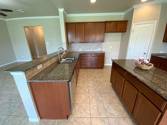 3rd image of 1407 Chalice Dr