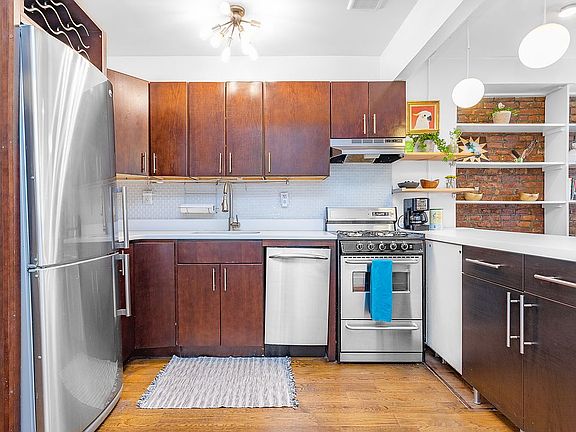5th image of 355A Halsey St Unit Garden