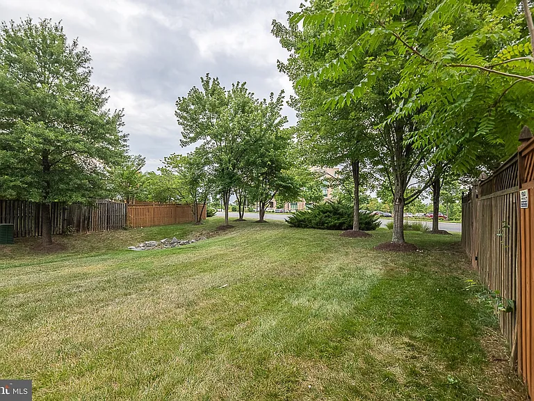 24635 Kings Canyon Sq — Photo 61