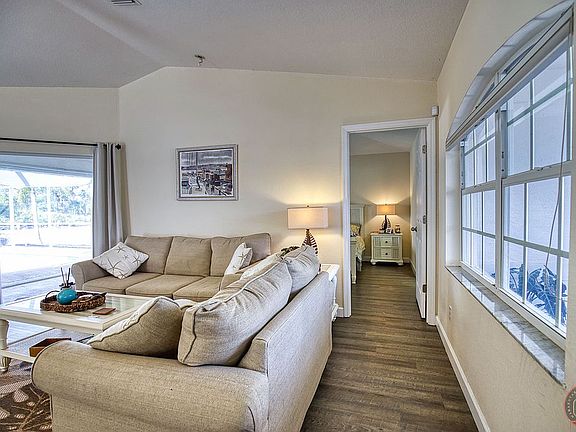 4th image of 153 Broadmoor Ln