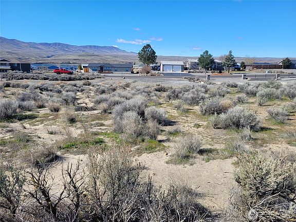 3rd image of 509 SW Desert Aire Dr SW #11