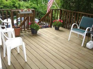 65 Lake Shore Rd E, Stockholm, NJ 07460